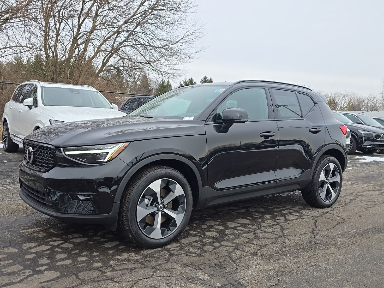 2026 VOLVO XC40