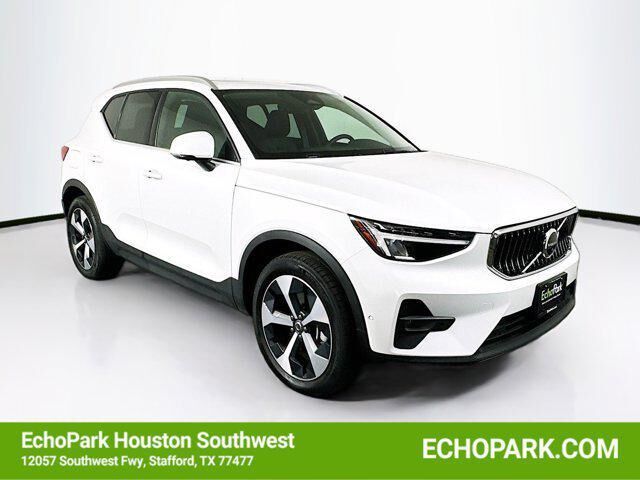 2025 VOLVO XC40