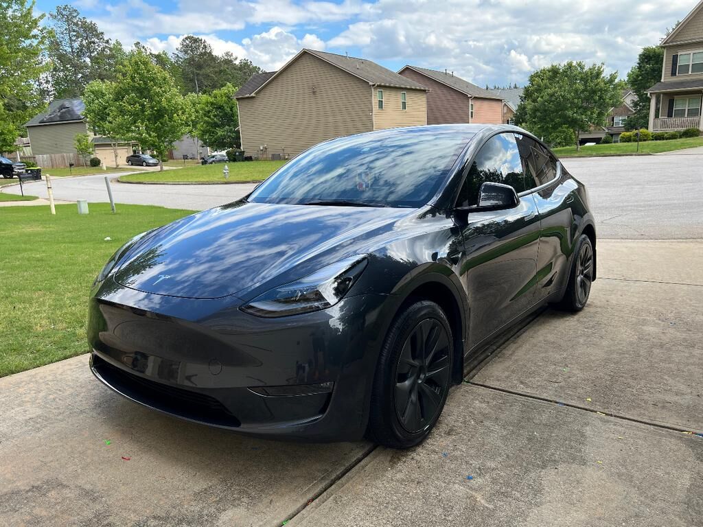 2025 TESLA Model Y