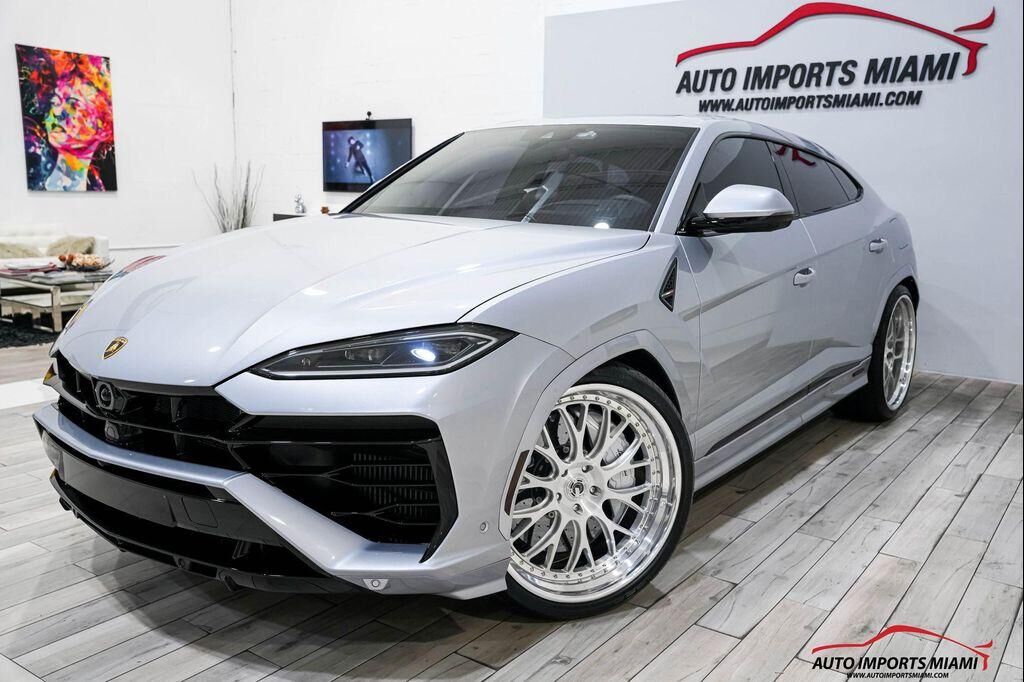 2025 LAMBORGHINI URUS