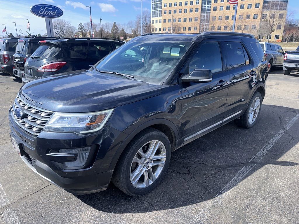 2017 FORD Explorer