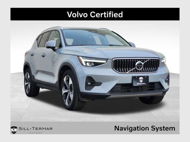2024 VOLVO XC40