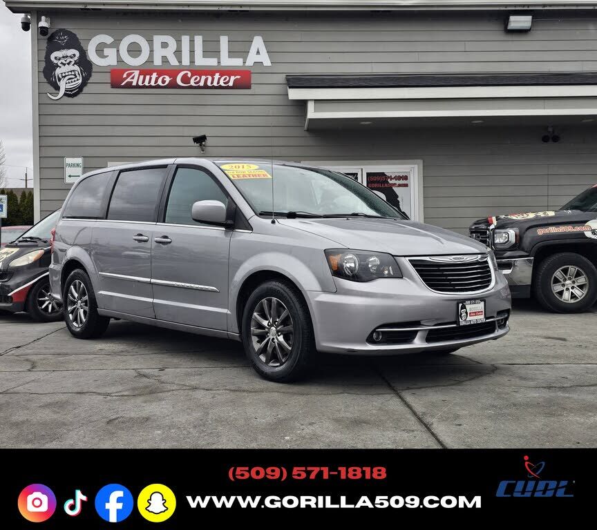 2015 CHRYSLER Town and Country