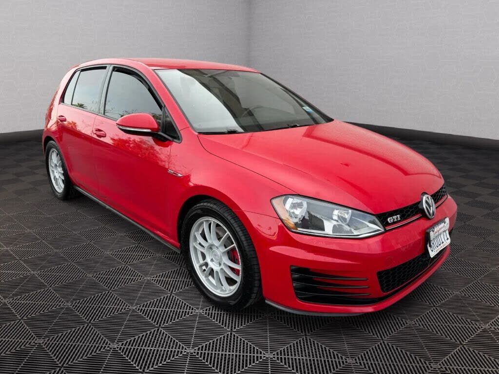 2016 VOLKSWAGEN Golf GTI