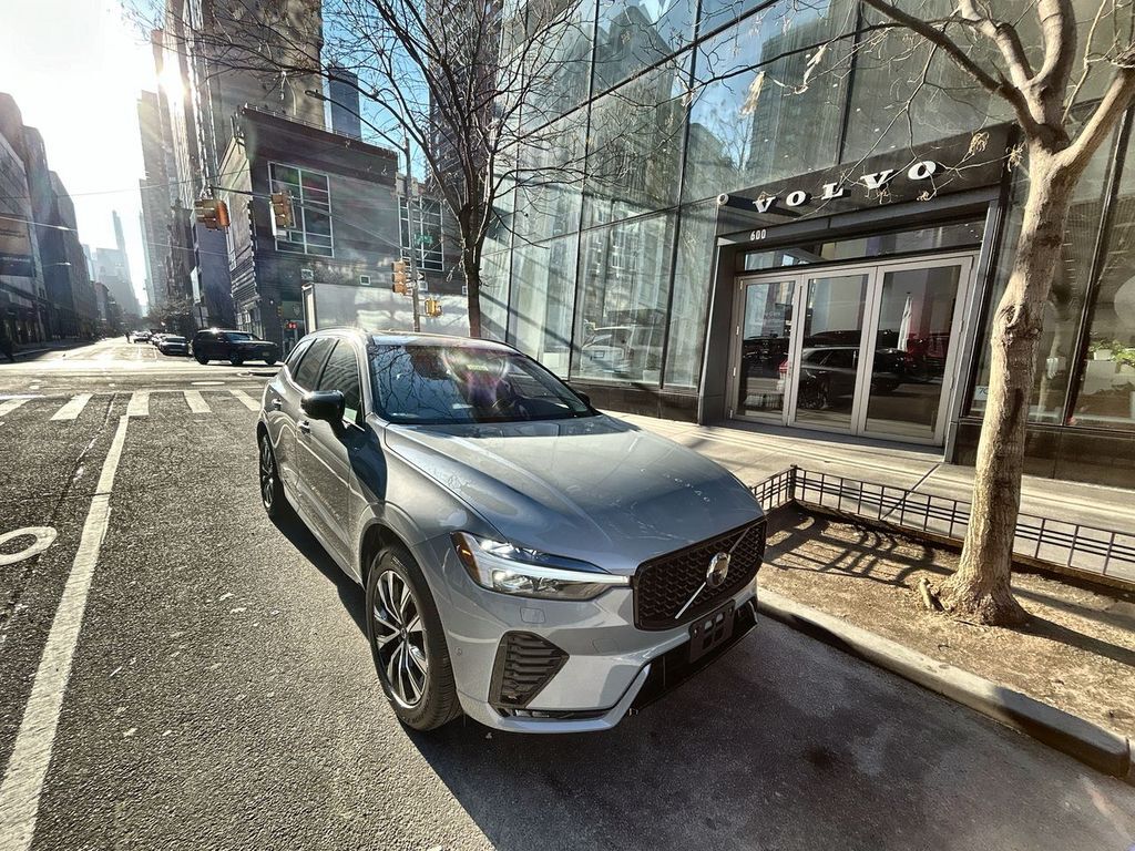 2025 VOLVO XC60