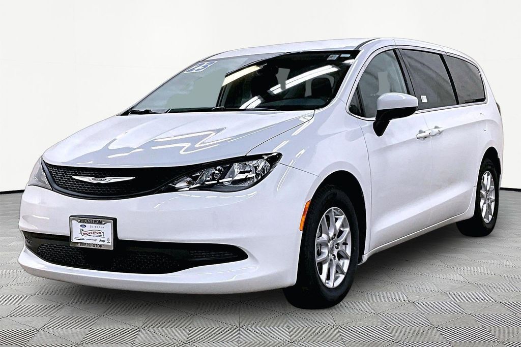 2023 CHRYSLER Voyager