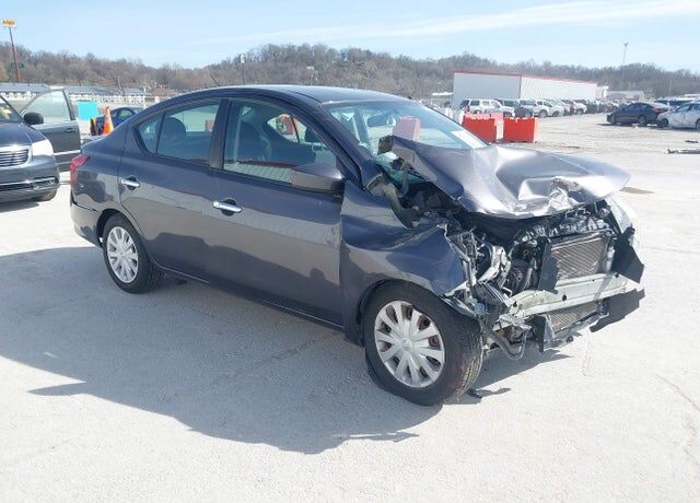 2015 NISSAN Versa