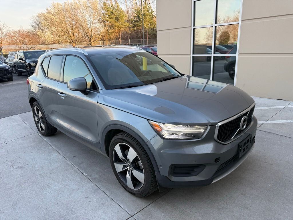 2019 VOLVO XC40