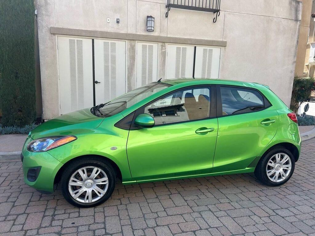 2012 MAZDA Mazda2