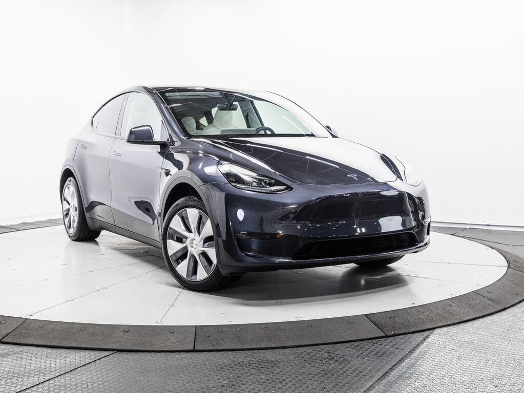 2024 TESLA Model Y