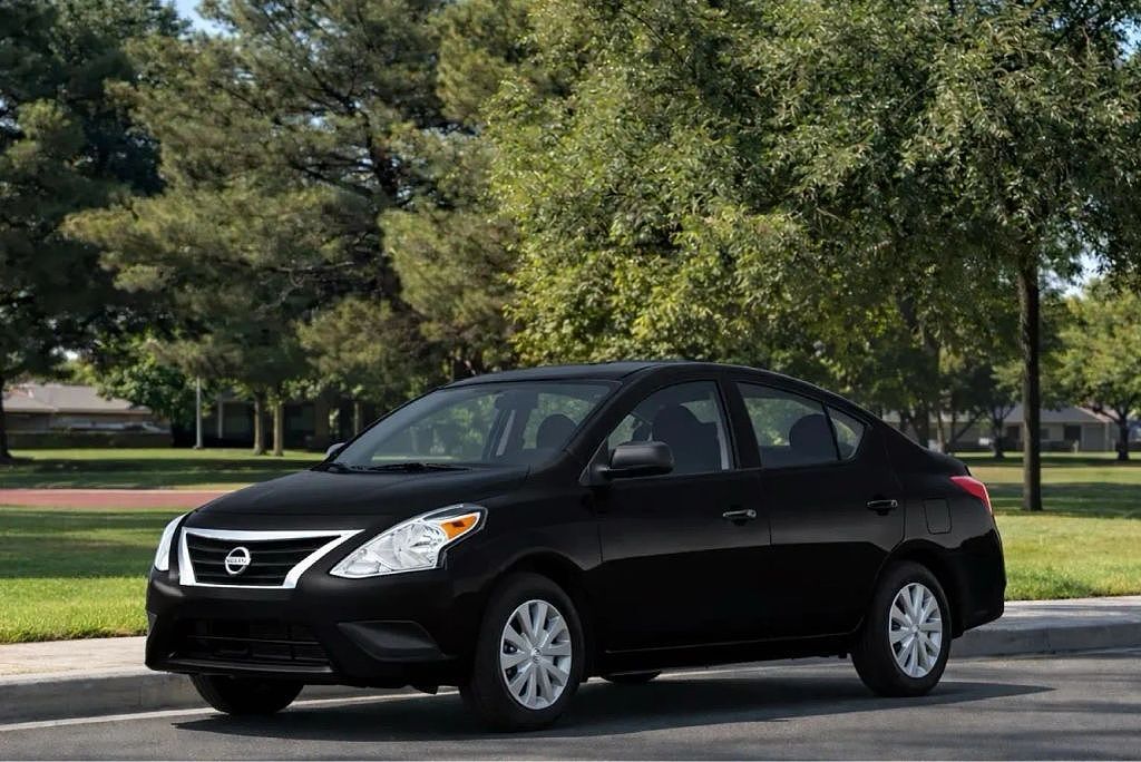 2015 NISSAN Versa