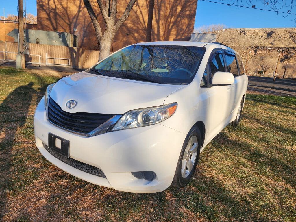 2014 TOYOTA Sienna
