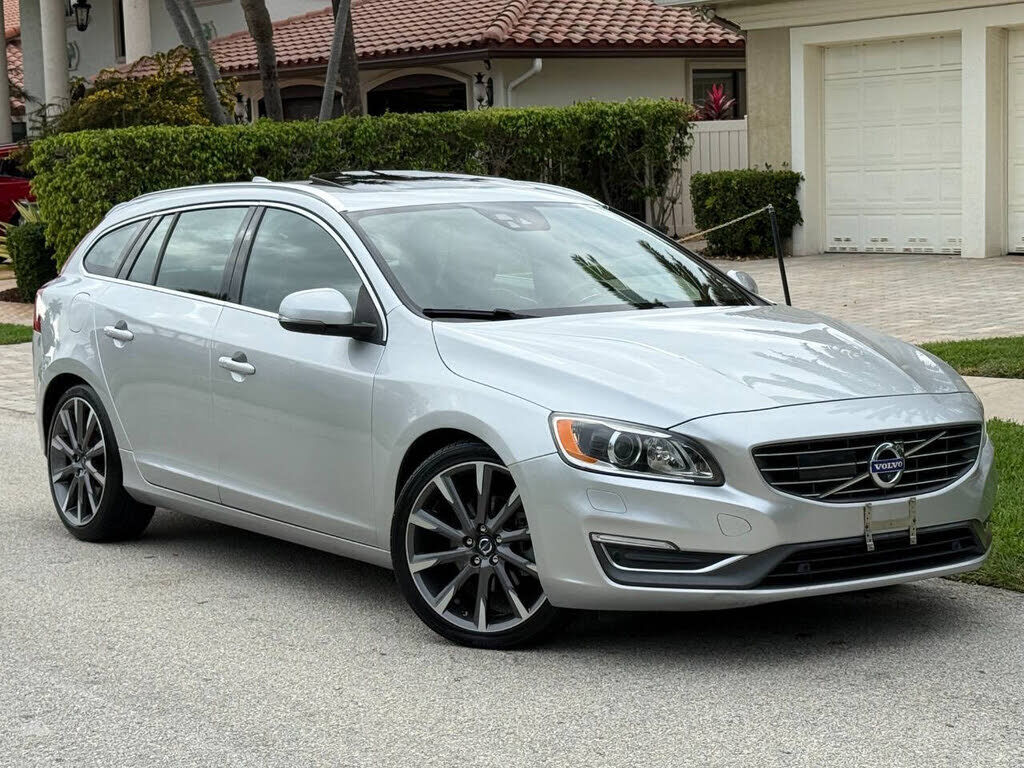 2015 VOLVO V60