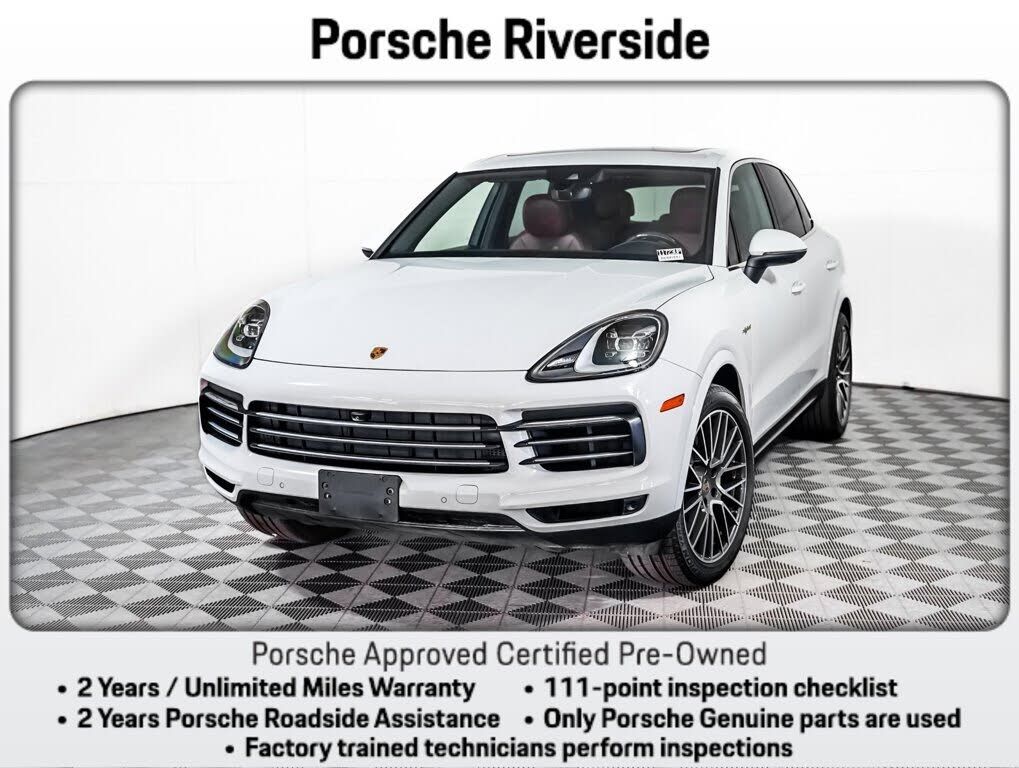 2022 PORSCHE Cayenne