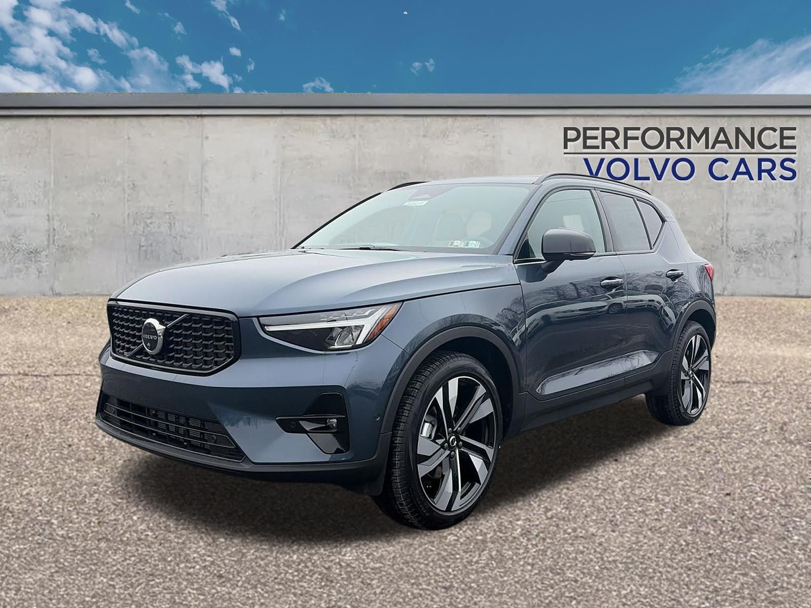 2026 VOLVO XC40