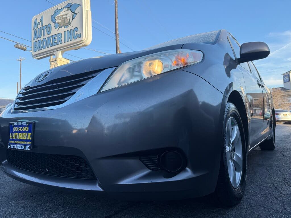 2015 TOYOTA Sienna