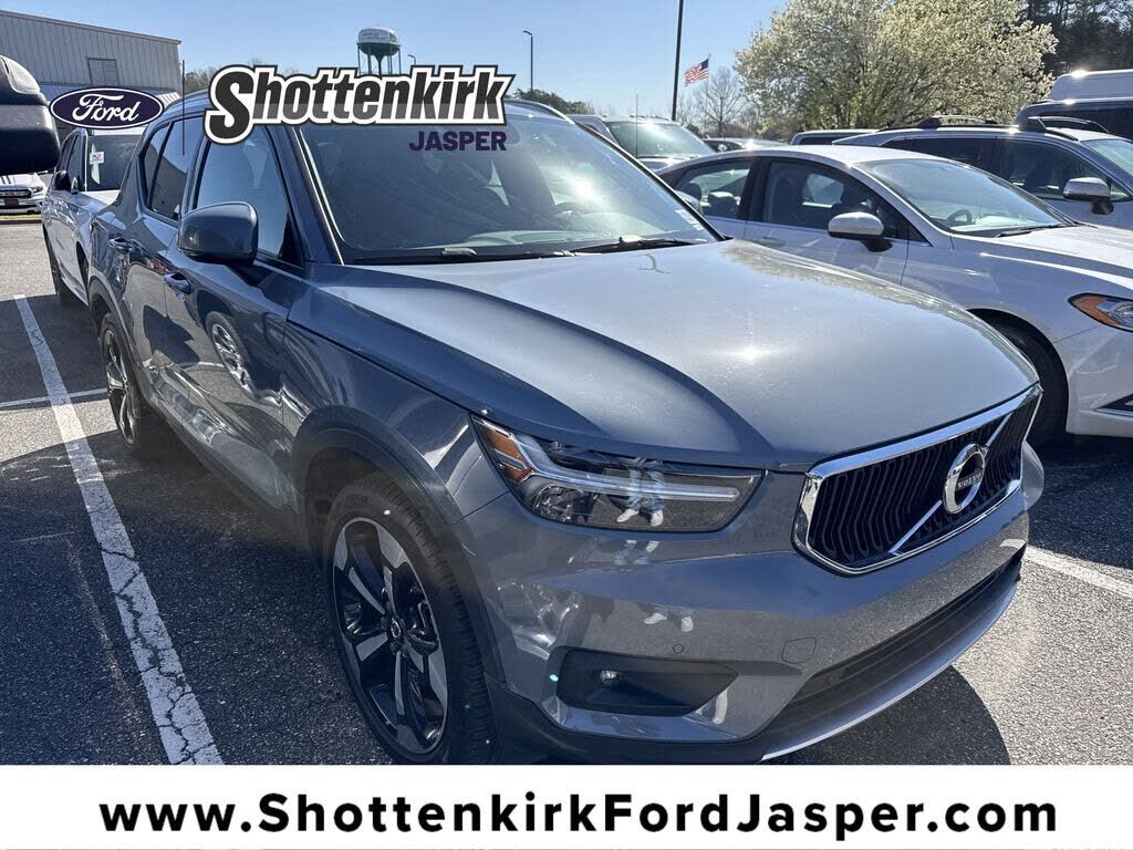 2021 VOLVO XC40