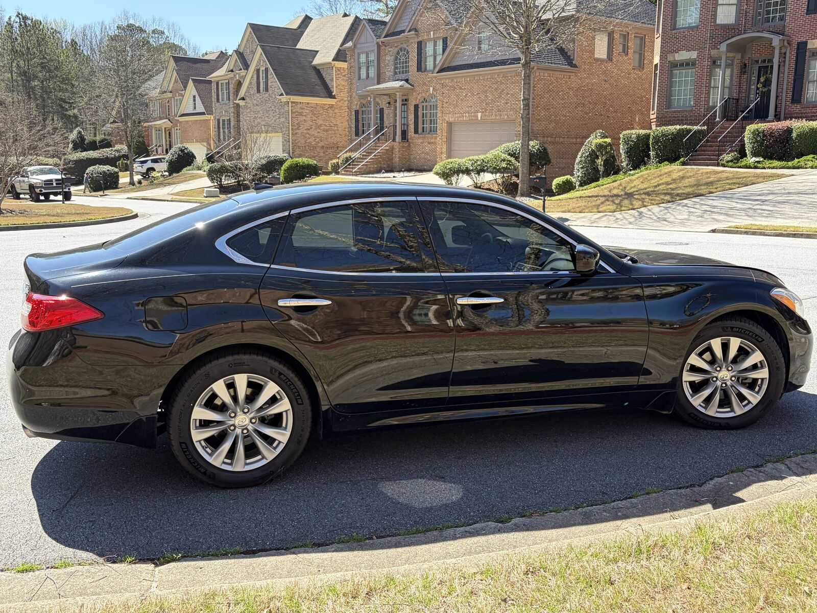 Infiniti M56