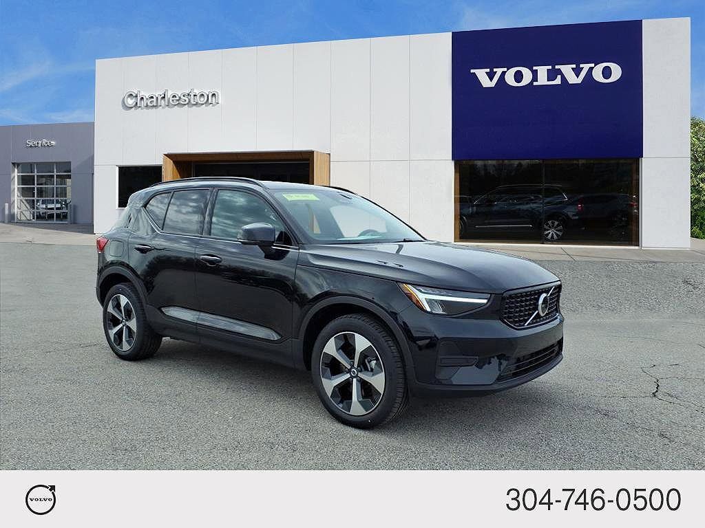 2026 VOLVO XC40