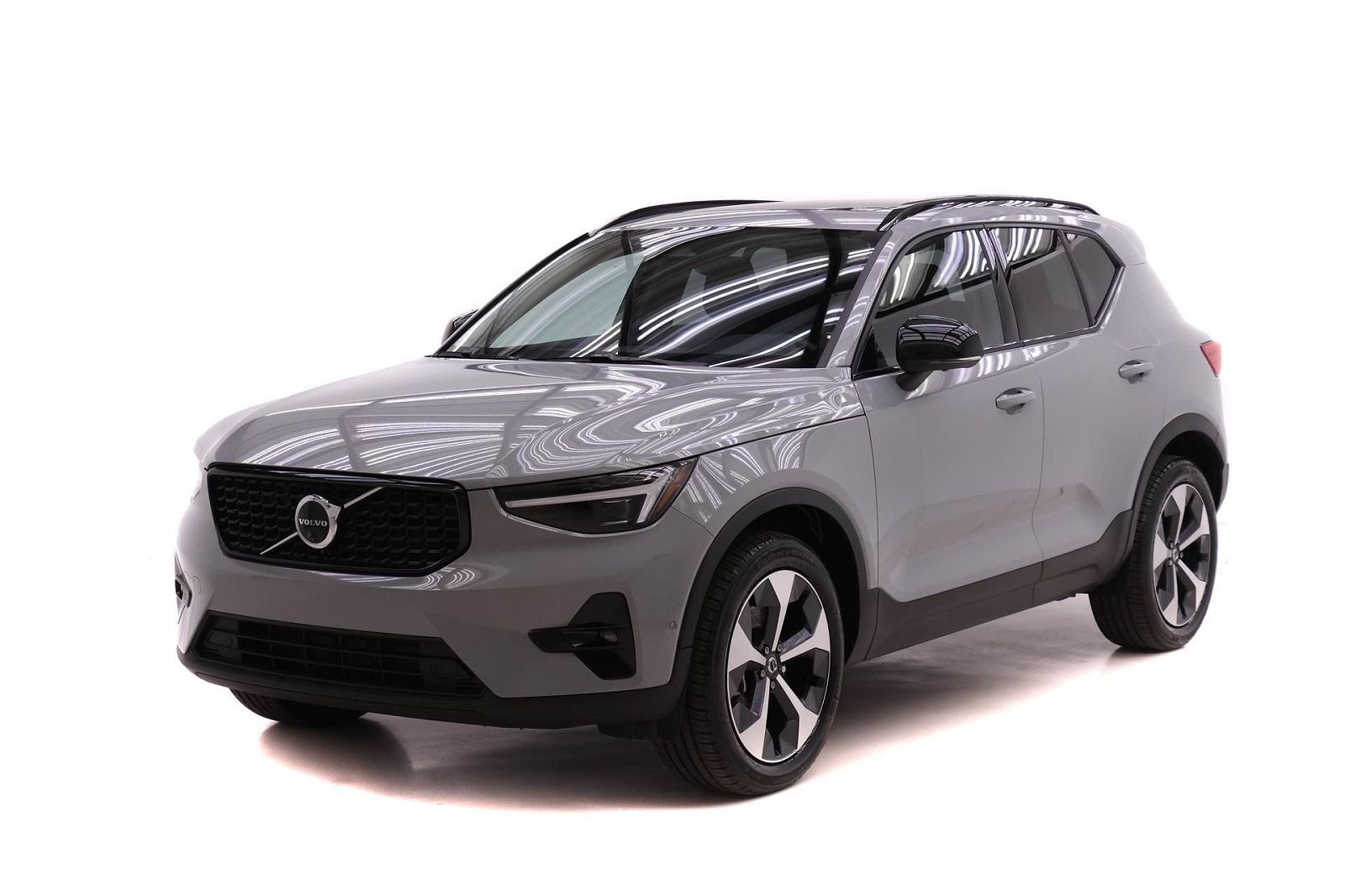 2026 VOLVO XC40