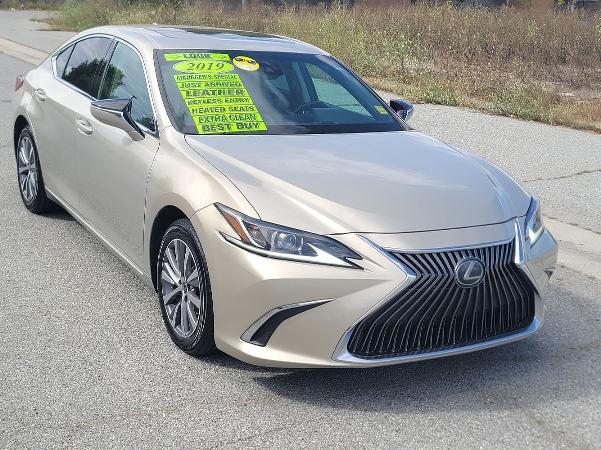 2019 LEXUS ES