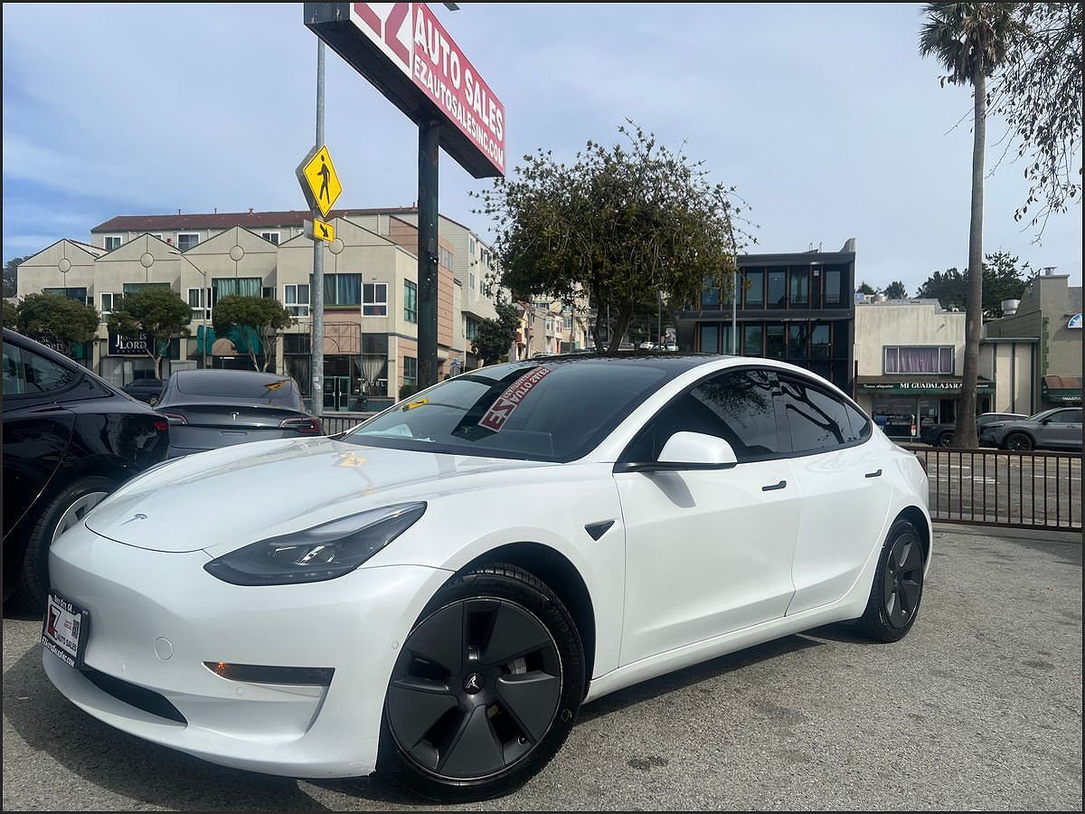 2022 TESLA Model 3