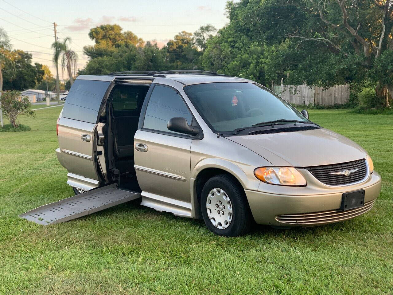 2003 CHRYSLER Town and Country