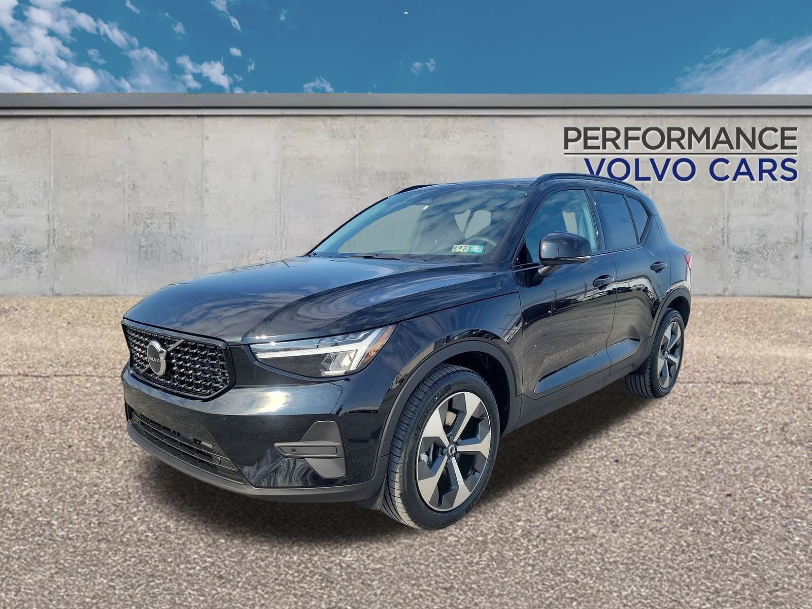 2026 VOLVO XC40