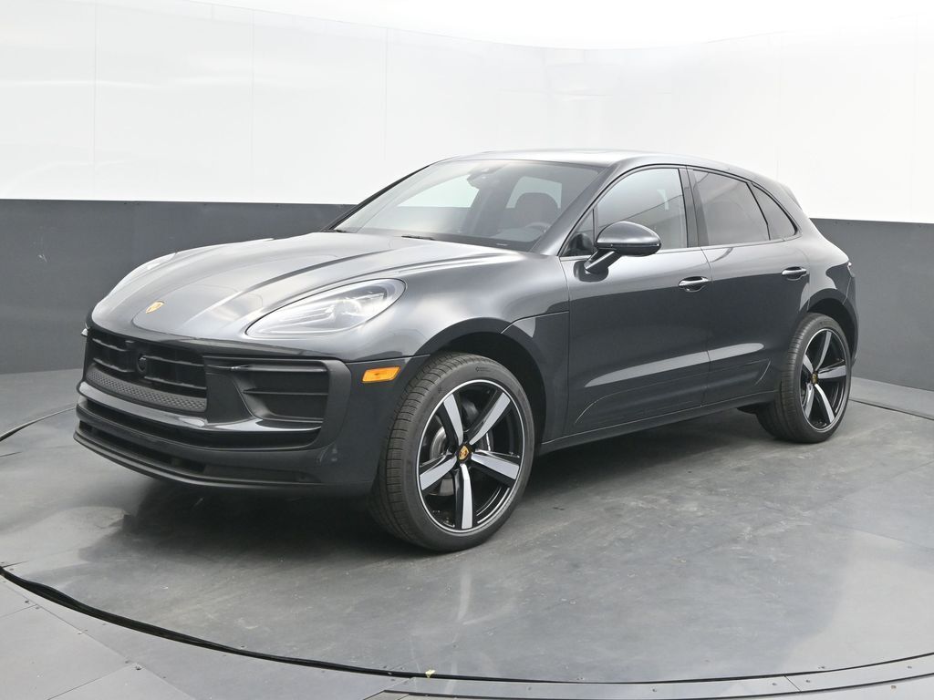 2026 PORSCHE Macan