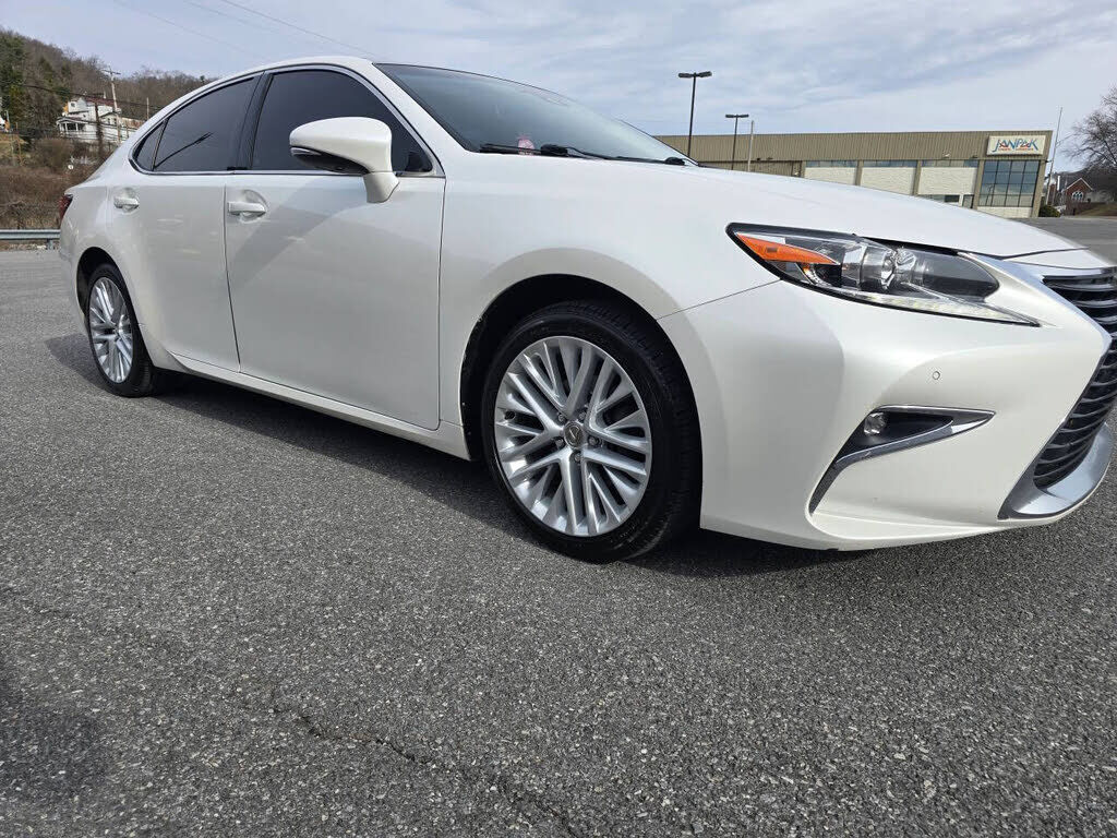 2017 LEXUS ES