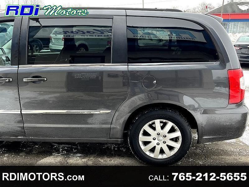 2014 CHRYSLER Town and Country