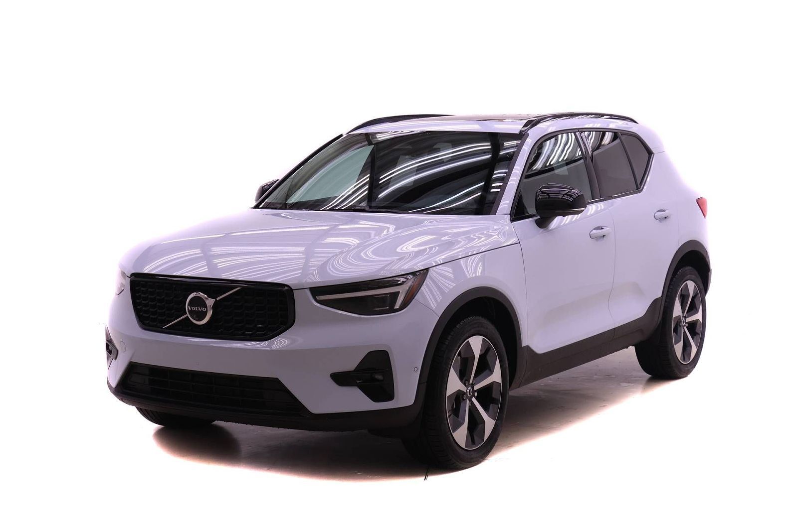 2026 VOLVO XC40