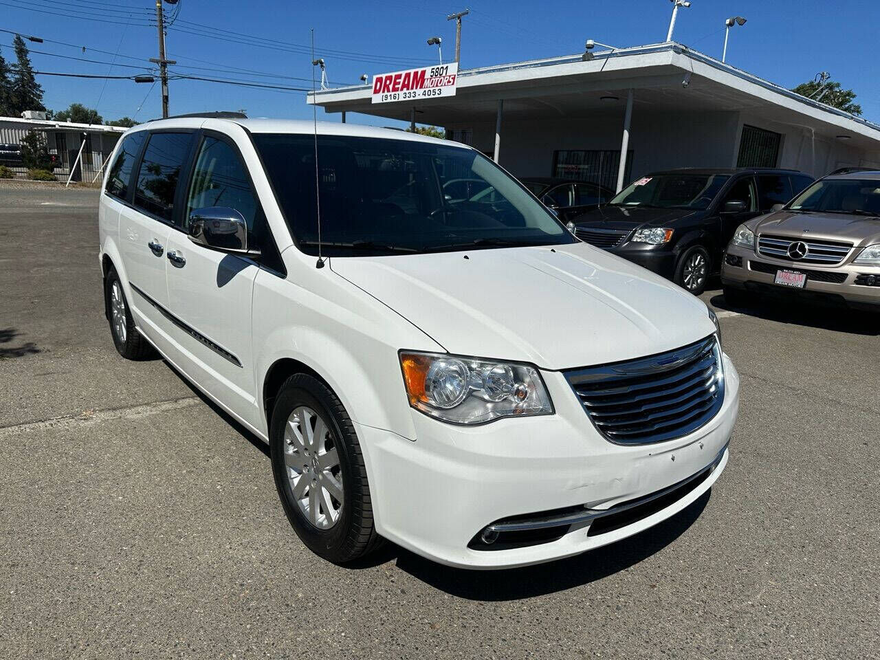 2012 CHRYSLER Town and Country