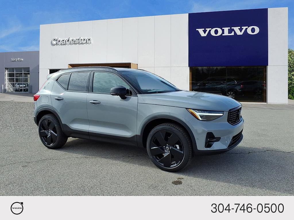 2026 VOLVO XC40