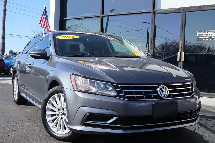 2016 VOLKSWAGEN Passat