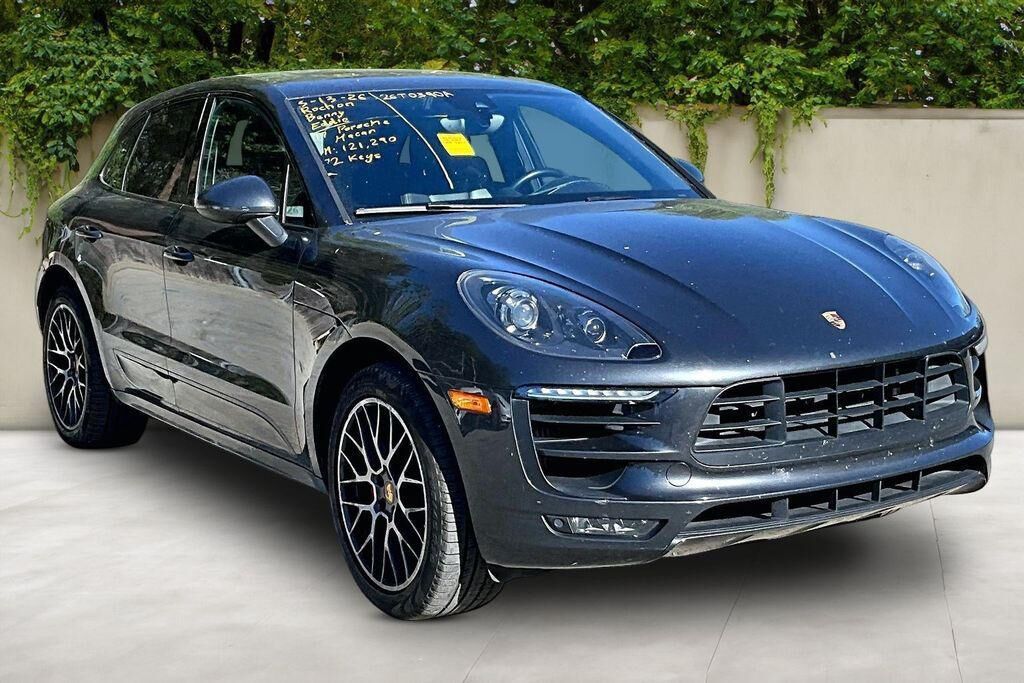 2017 PORSCHE Macan
