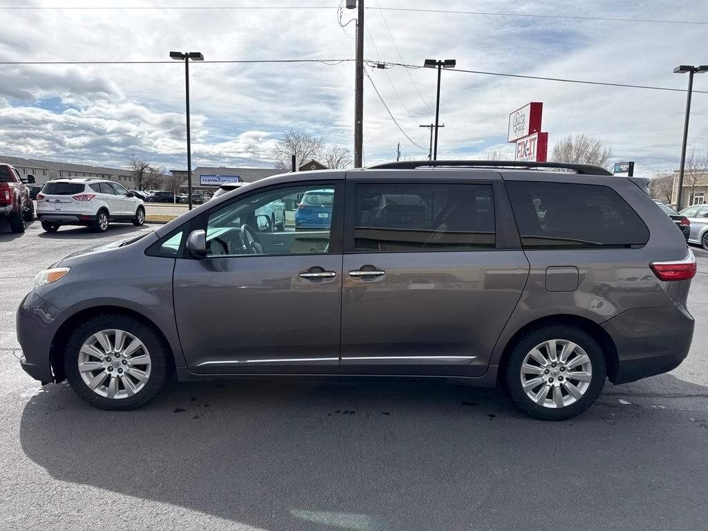 2015 TOYOTA Sienna