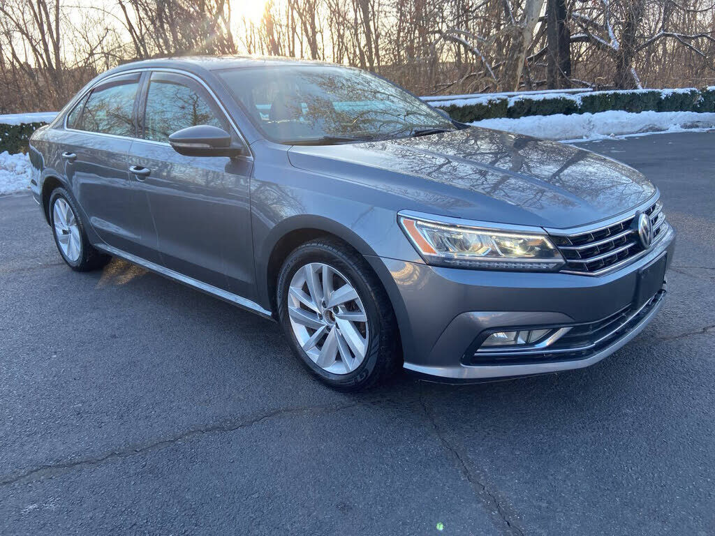 2018 VOLKSWAGEN Passat