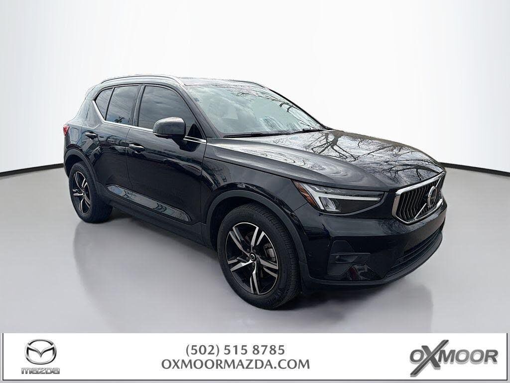 2023 VOLVO XC40