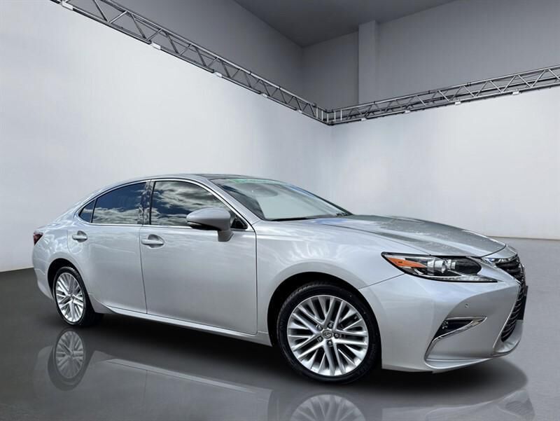2016 LEXUS ES