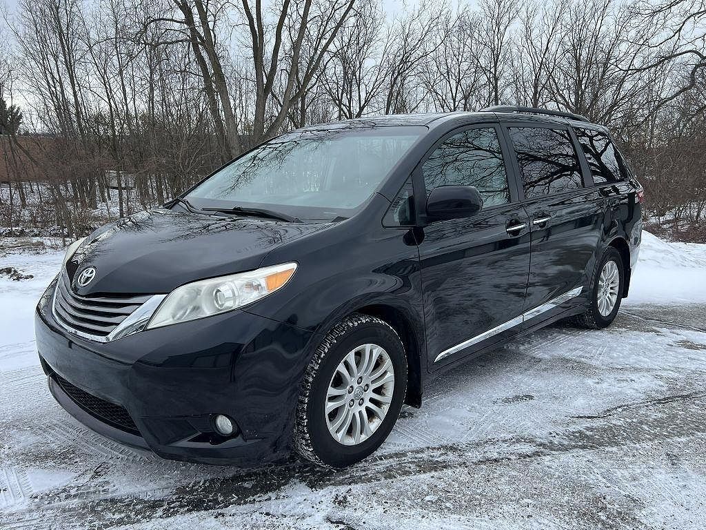 2017 TOYOTA Sienna