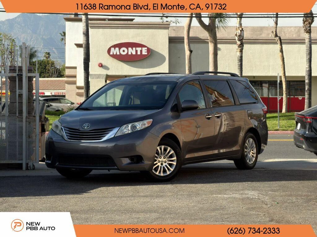 2017 TOYOTA Sienna