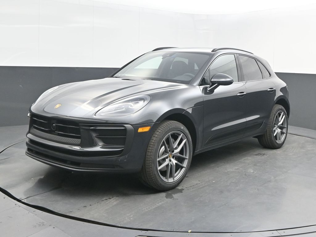 2026 PORSCHE Macan