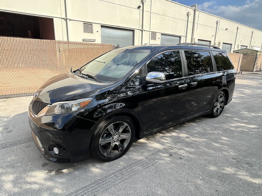 2012 TOYOTA Sienna