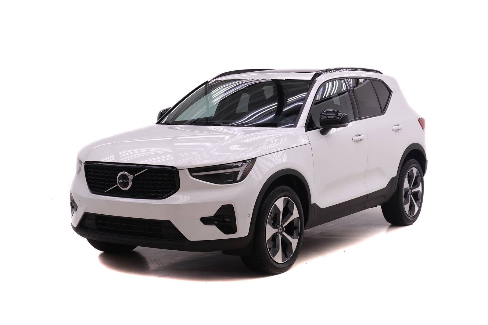 2026 VOLVO XC40