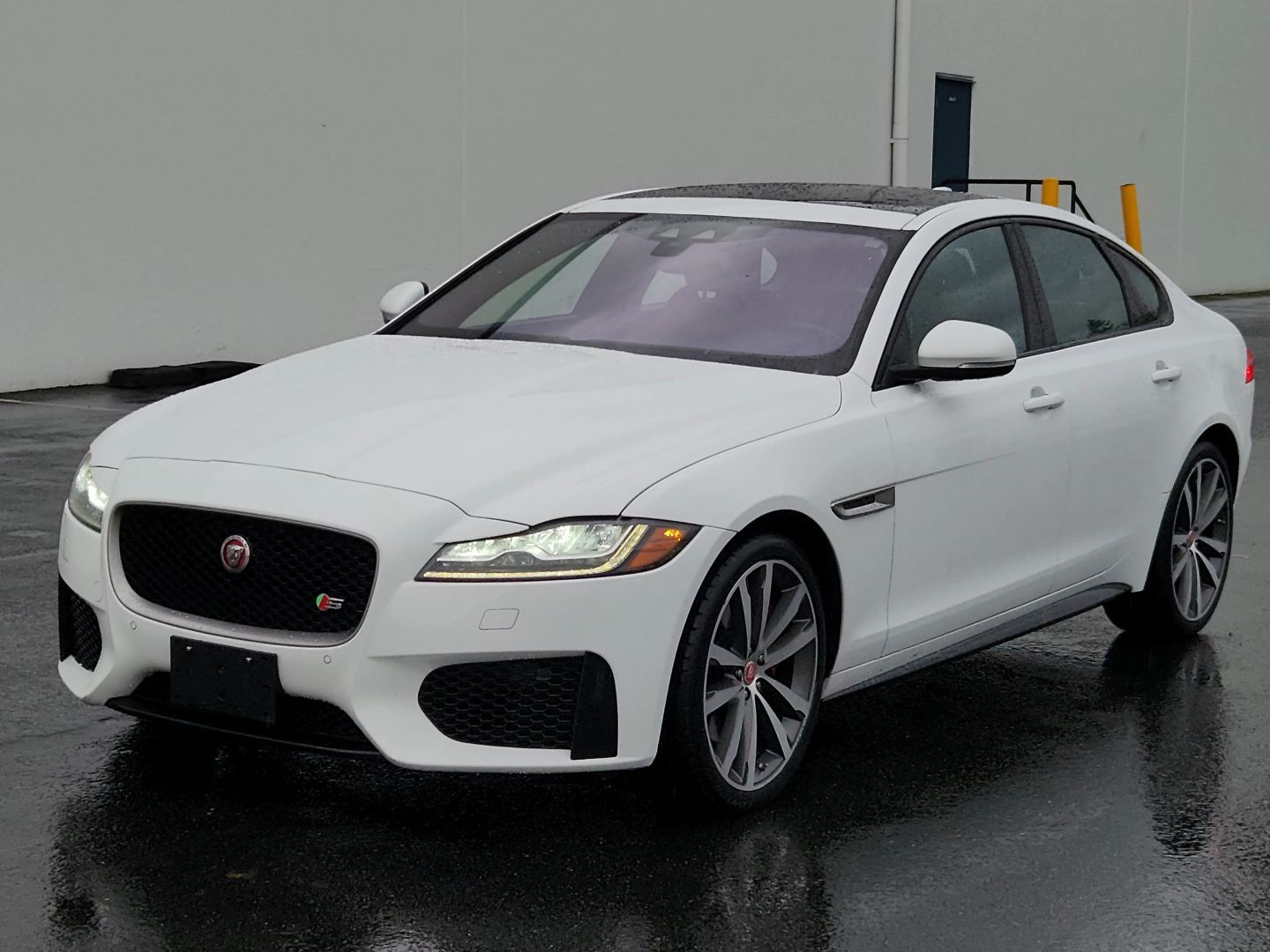 2017 JAGUAR XF