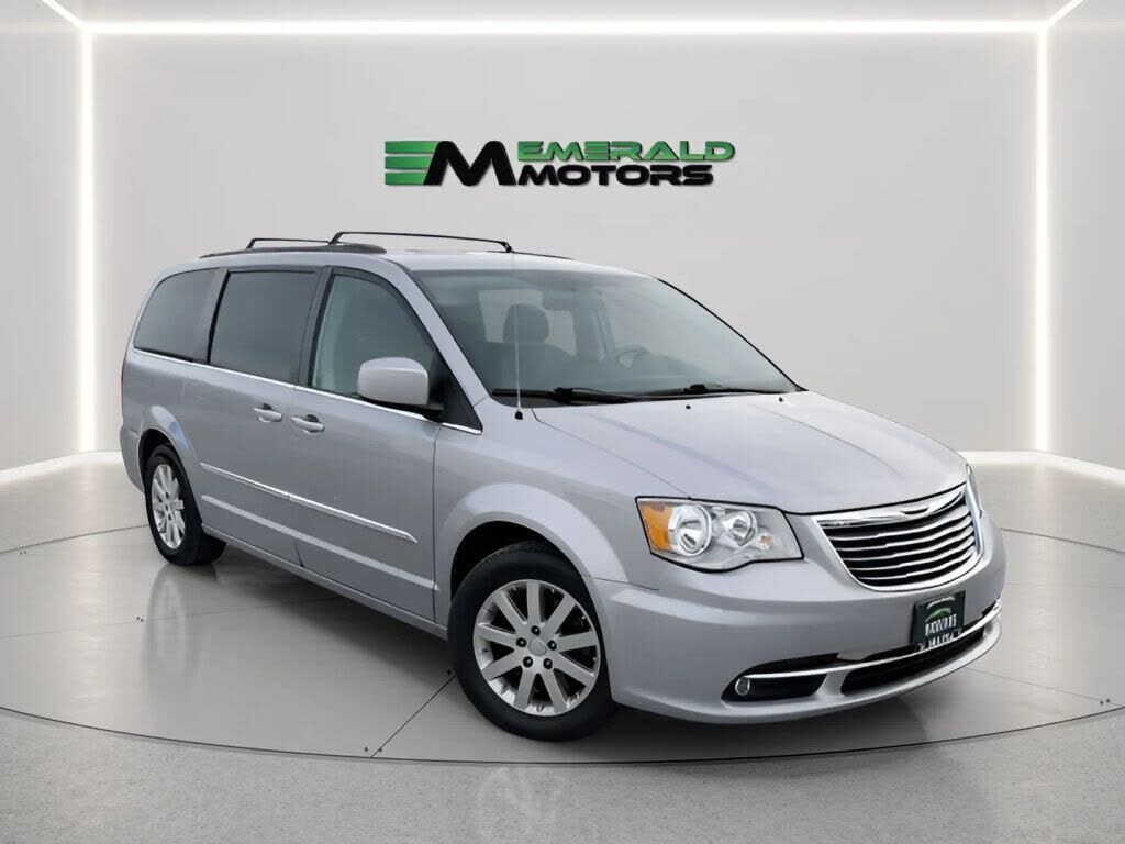 2016 CHRYSLER Town and Country