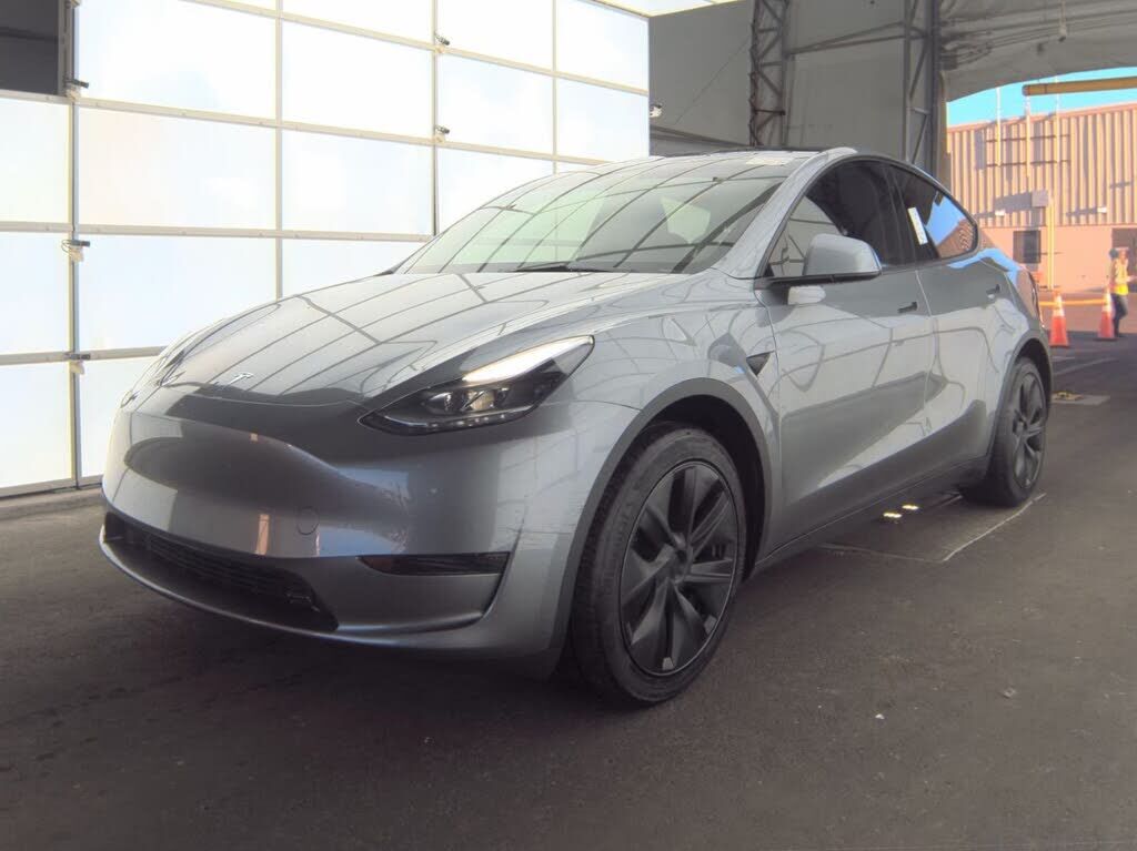 2025 TESLA Model Y