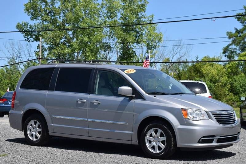 2013 CHRYSLER Town and Country