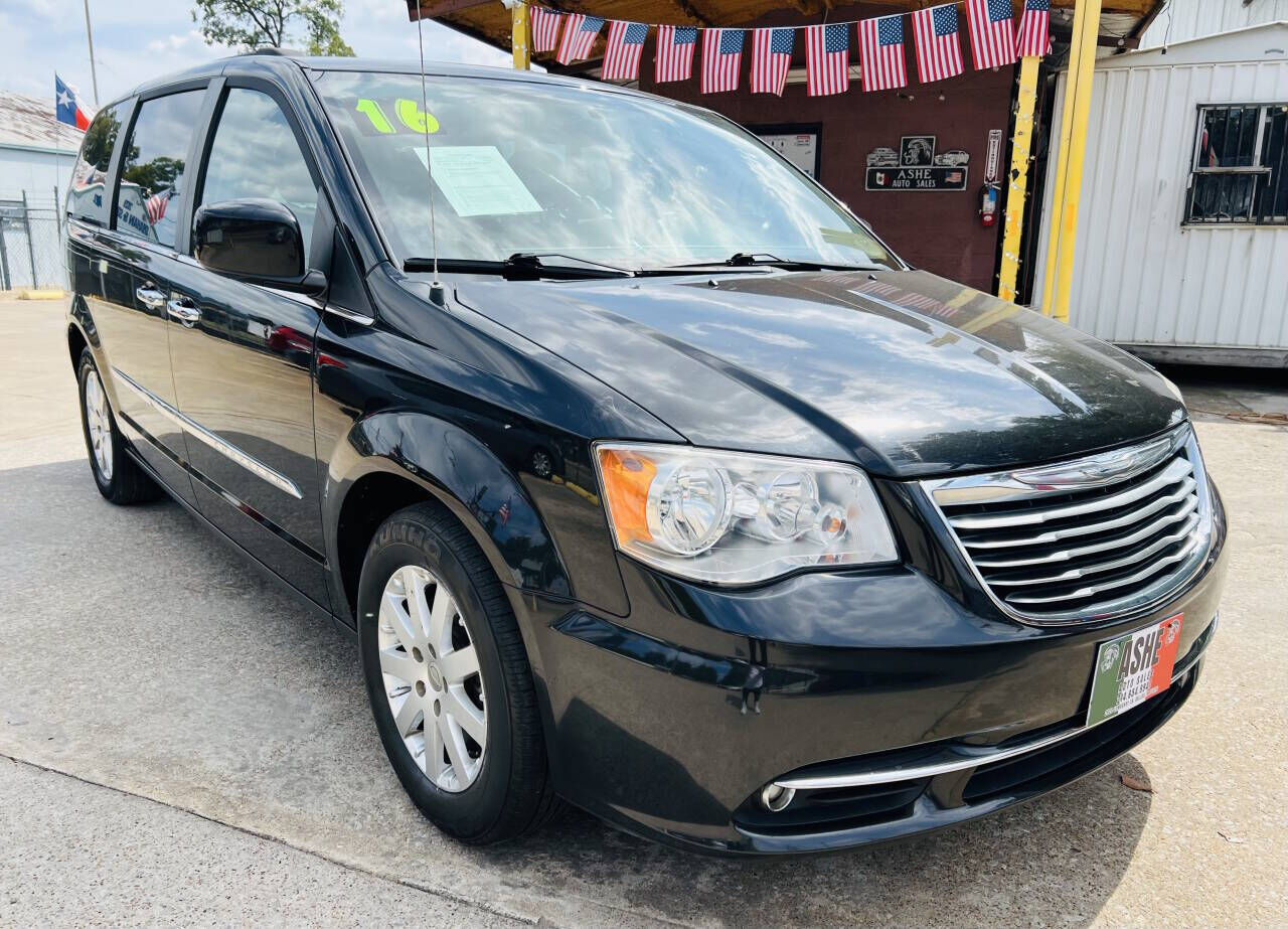 2016 CHRYSLER Town and Country